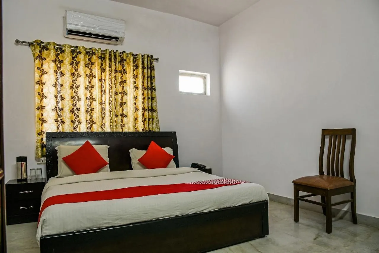 Oyo 9971 Hotel Royal T Udaipur 3*,