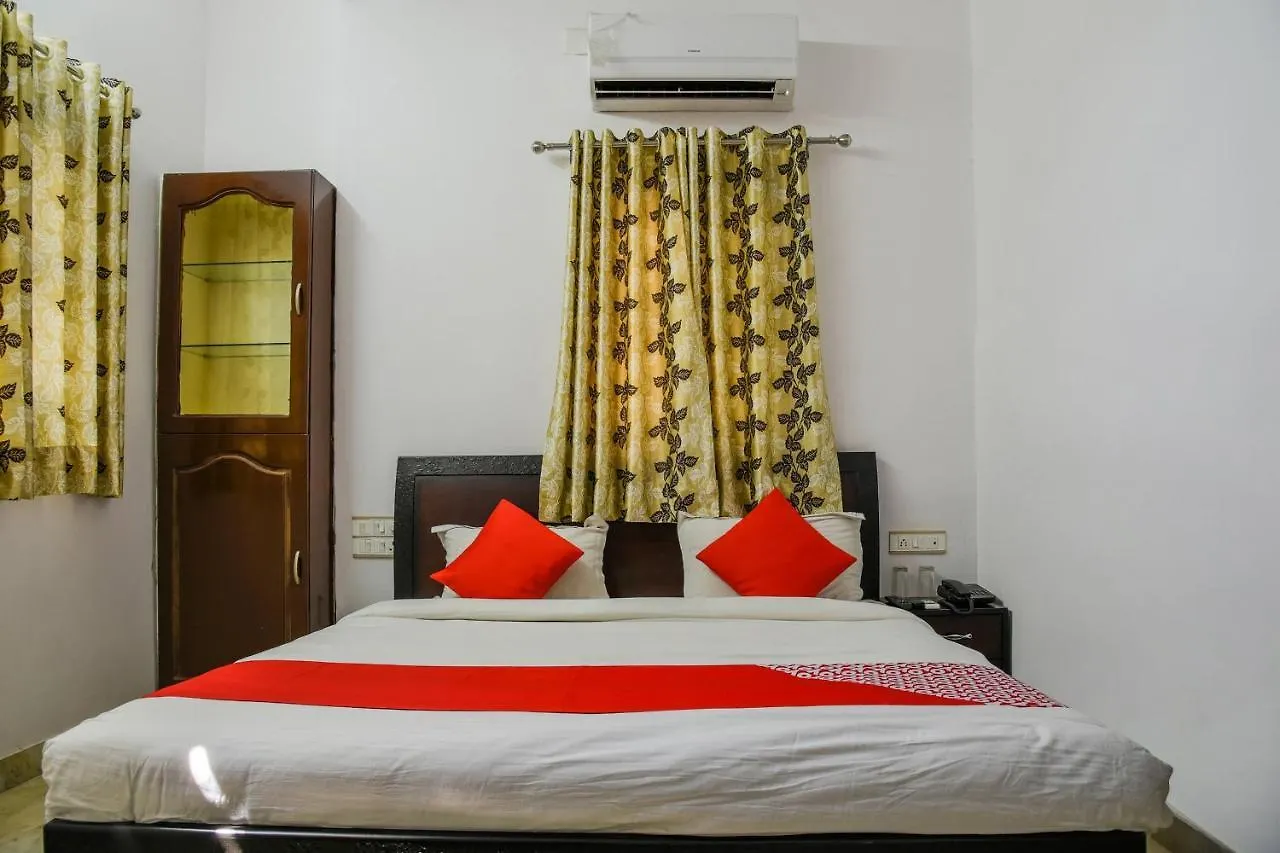Oyo 9971 Hotel Royal T Udaipur 3*,